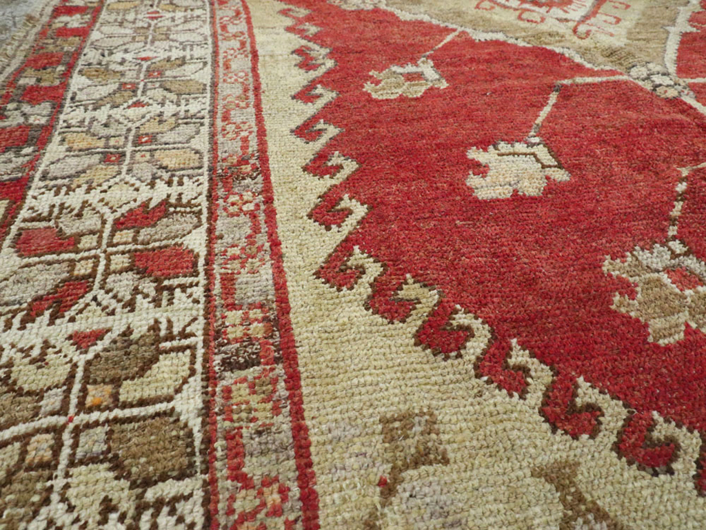 Antique Oushak Carpet, No.17376 - Galerie Shabab
