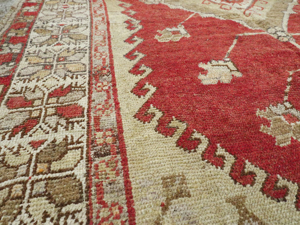Antique Oushak Carpet, No.17376 - Galerie Shabab