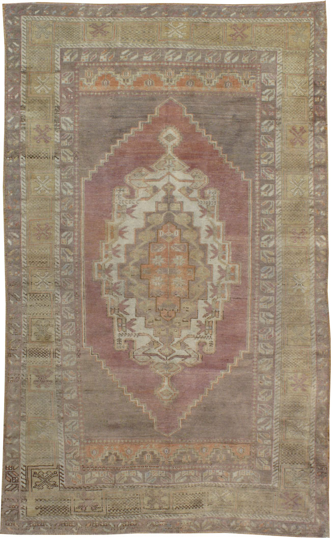 Antique Oushak Rug, No.17392 - Galerie Shabab