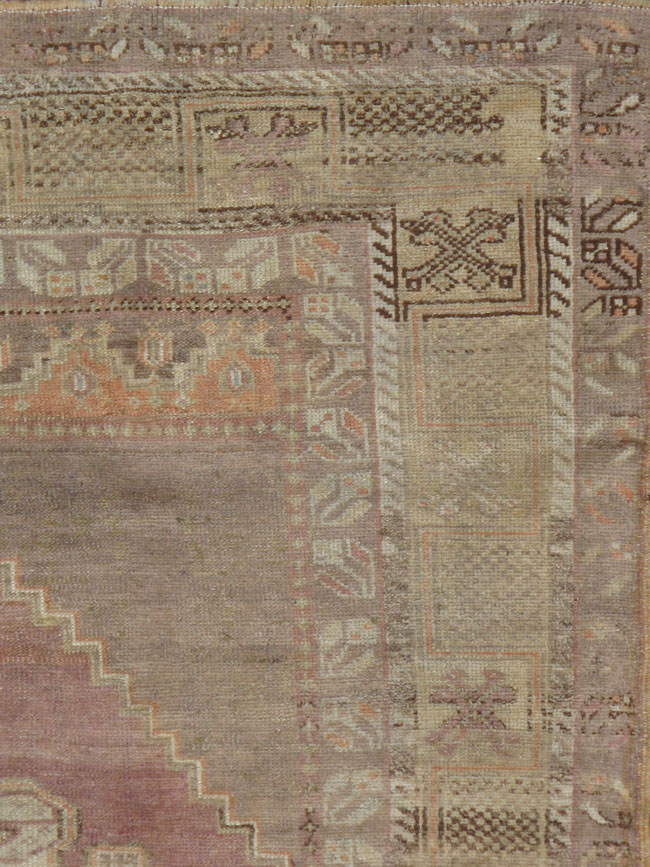 Antique Oushak Rug, No.17392 - Galerie Shabab