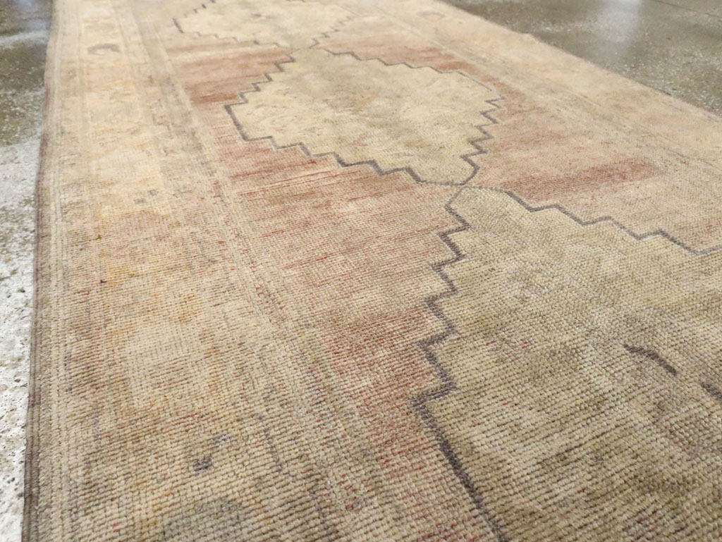 Vintage Turkish Oushak Rug, No.17403 - Galerie Shabab