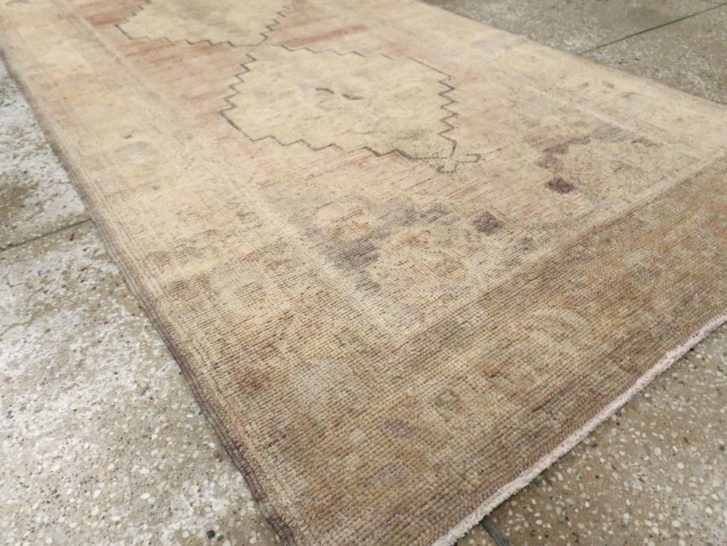 Vintage Turkish Oushak Rug, No.17403 - Galerie Shabab