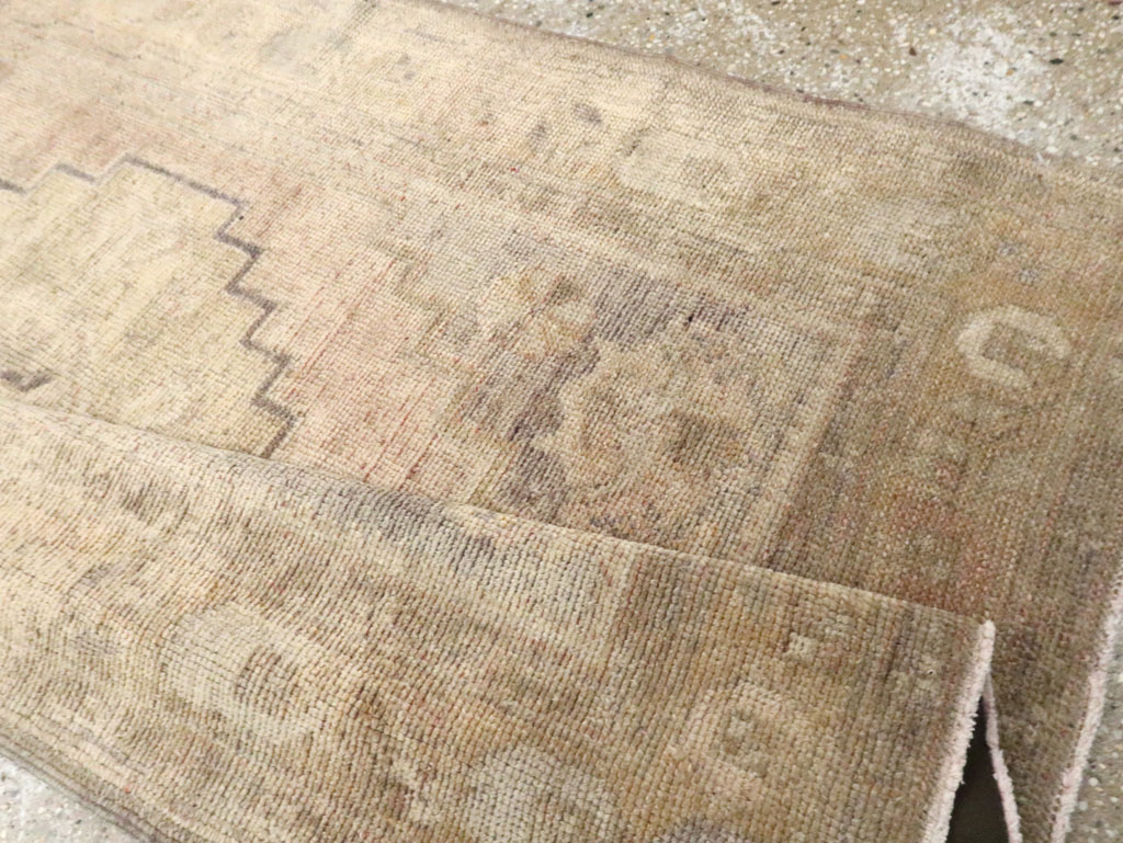 Vintage Turkish Oushak Rug, No.17403 - Galerie Shabab