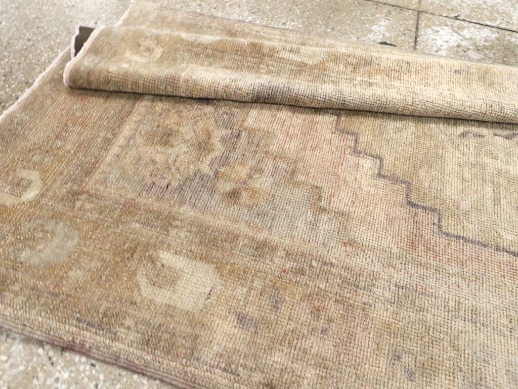 Vintage Turkish Oushak Rug, No.17403 - Galerie Shabab