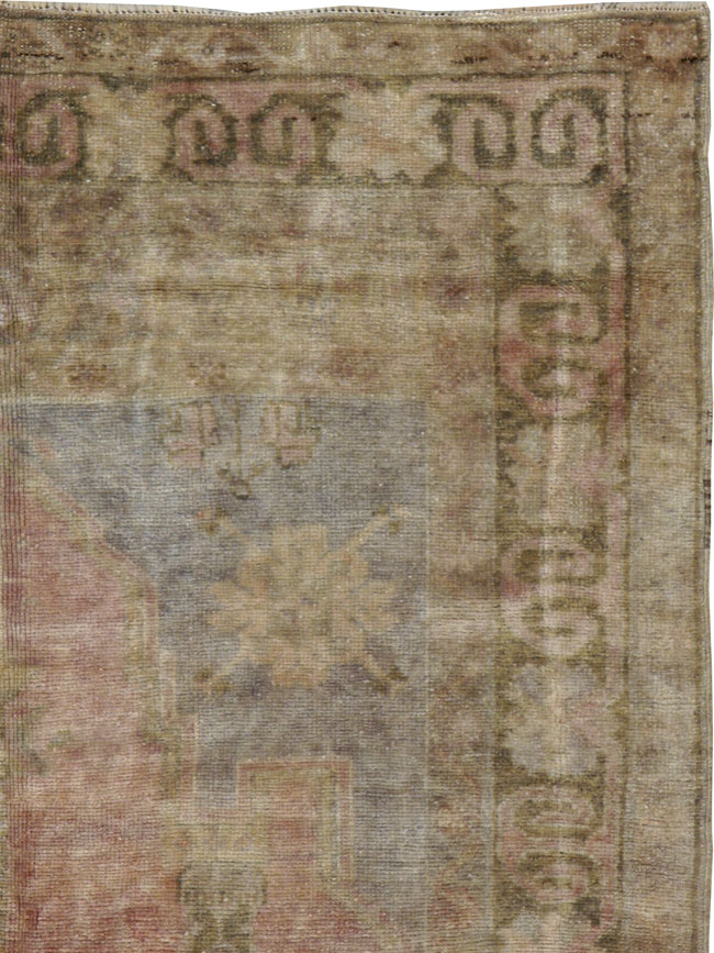 Antique Turkish Oushak Rug, No.17411 - Galerie Shabab