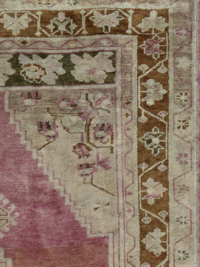 Vintage Oushak Rug, No.17413 - Galerie Shabab