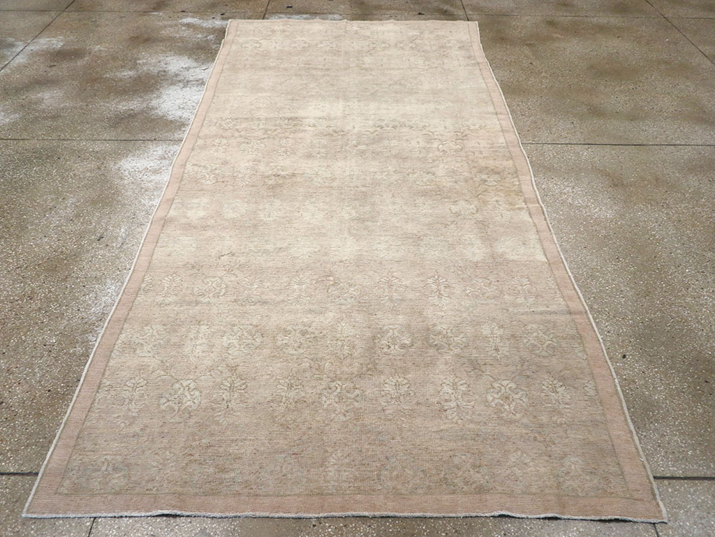 Vintage Turkish Anatolian Gallery Rug, No.17419 - Galerie Shabab