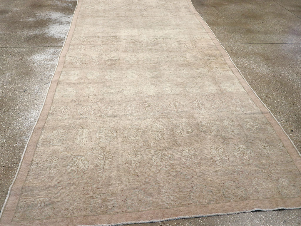 Vintage Turkish Anatolian Gallery Rug, No.17419 - Galerie Shabab