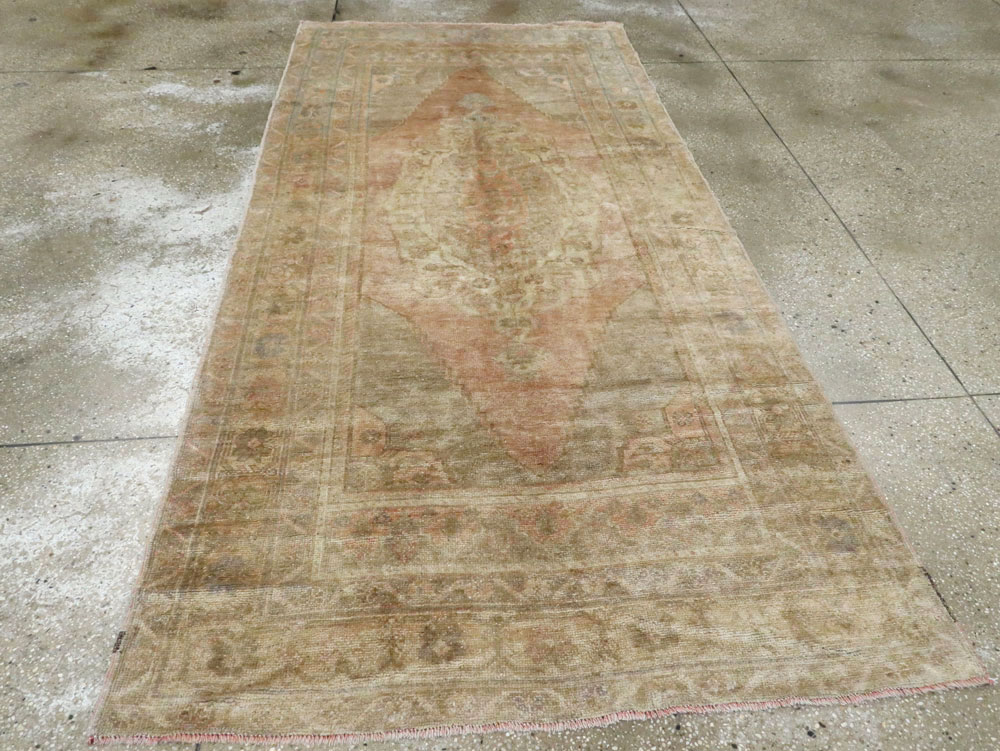 Vintage Turkish Oushak Rug, No.17436 - Galerie Shabab