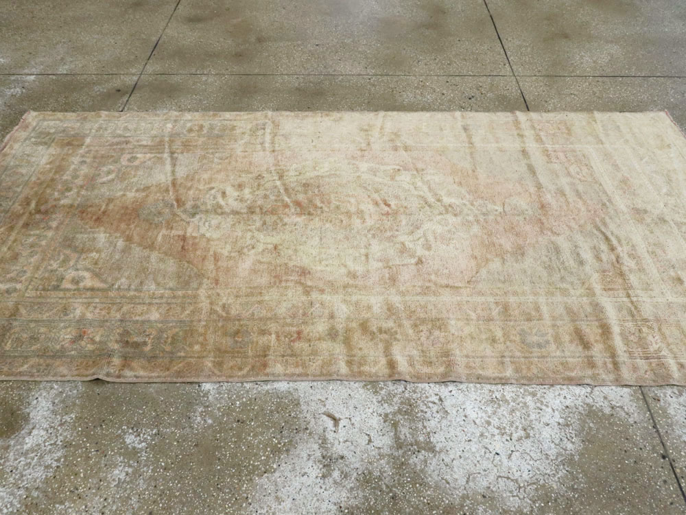 Vintage Turkish Oushak Rug, No.17436 - Galerie Shabab