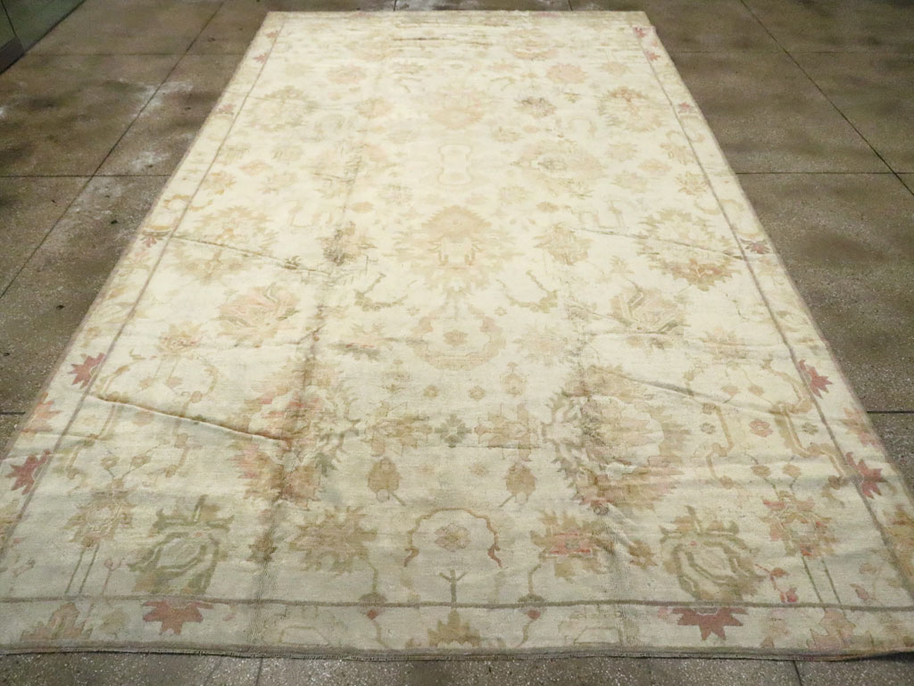 Antique Turkish Oushak Carpet, No.17490 - Galerie Shabab