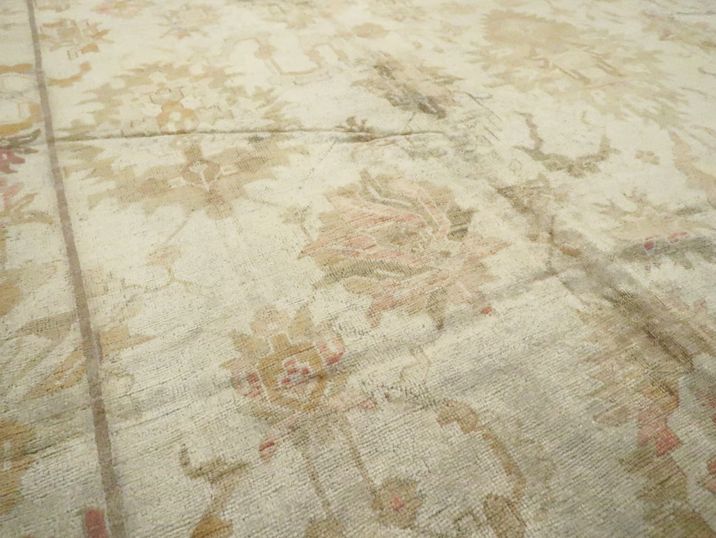 Antique Turkish Oushak Carpet, No.17490 - Galerie Shabab