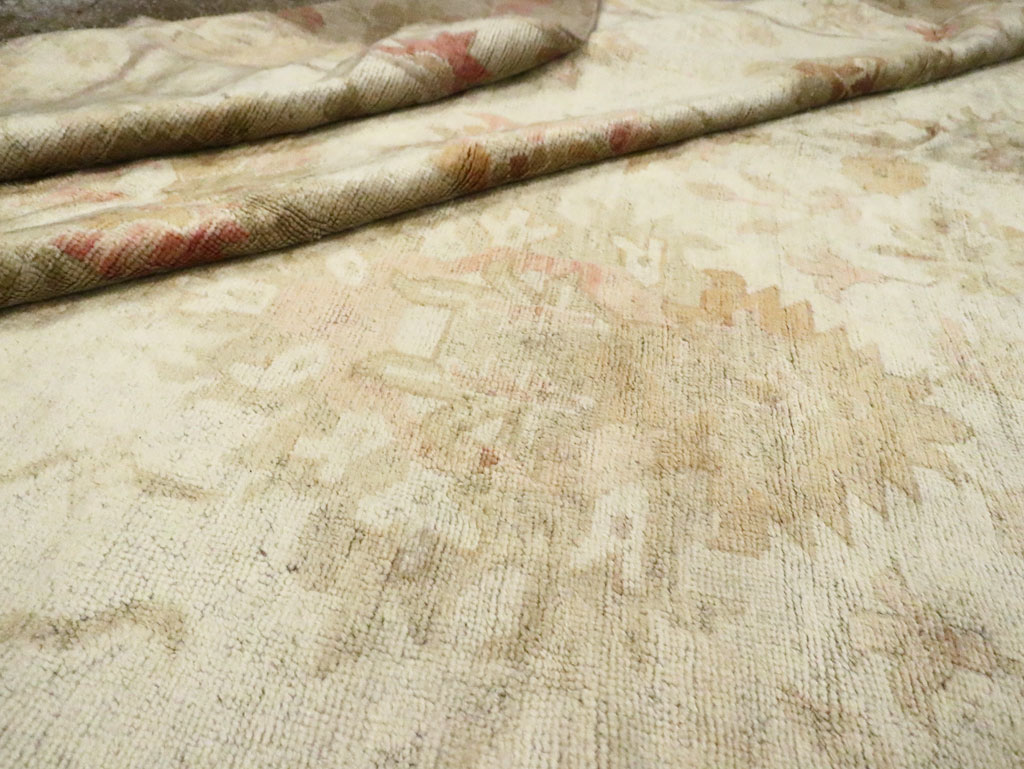 Antique Turkish Oushak Carpet, No.17490 - Galerie Shabab