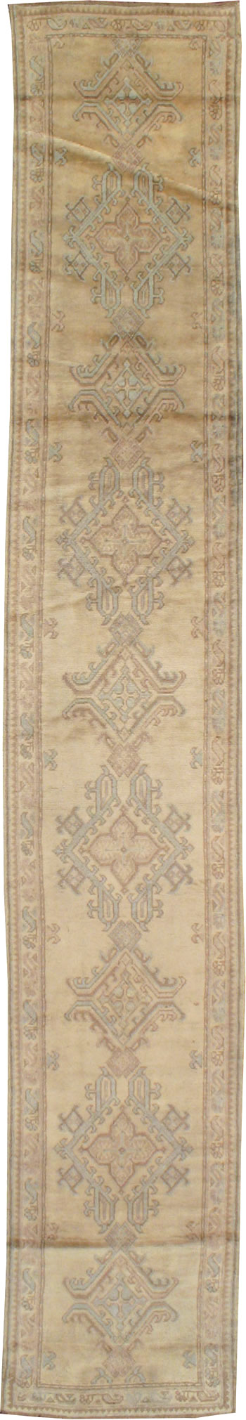 Antique Turkish Oushak Runner, No.17555 - Galerie Shabab