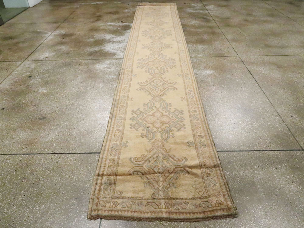 Antique Turkish Oushak Runner, No.17555 - Galerie Shabab