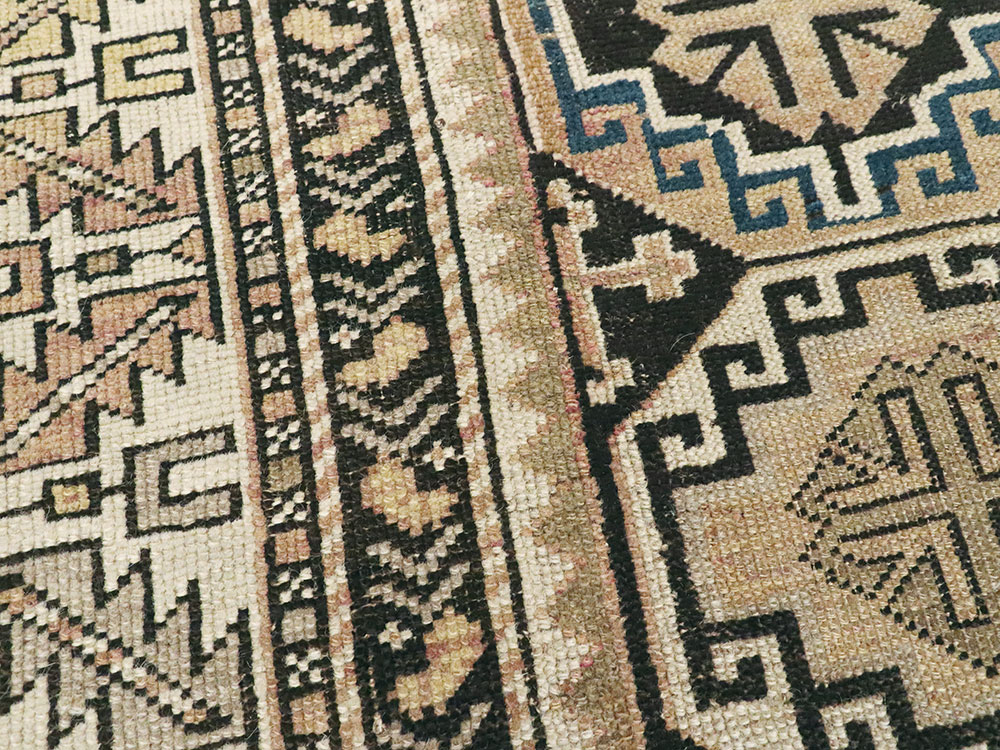 Antique Caucasian Shirvan Rug, No.17560 - Galerie Shabab