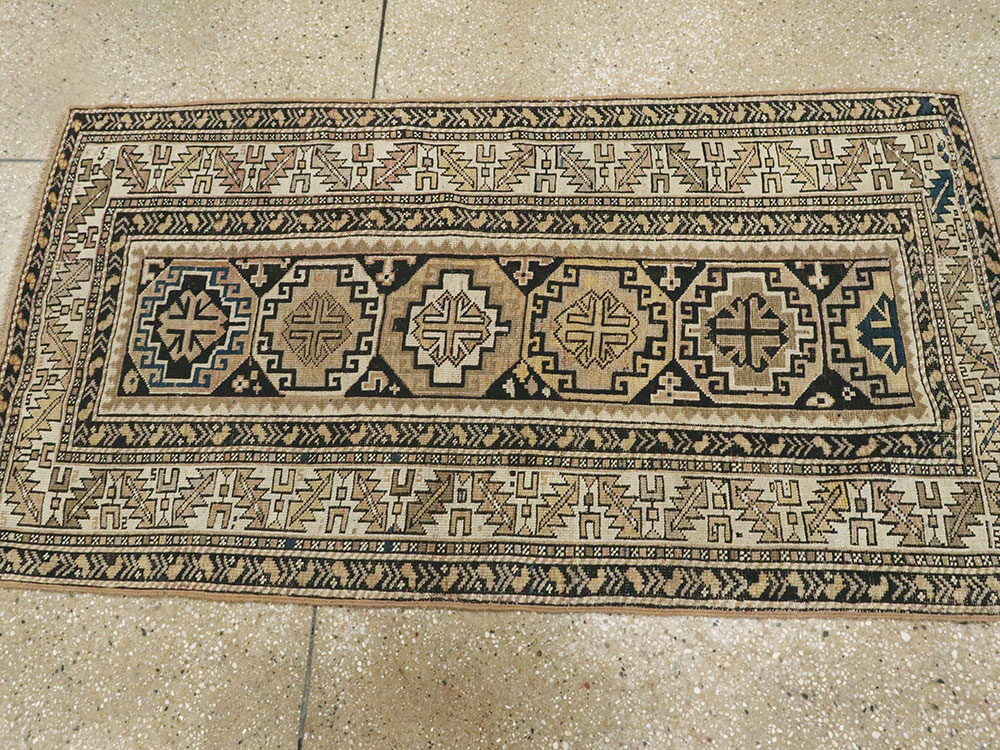 Antique Caucasian Shirvan Rug, No.17560 - Galerie Shabab