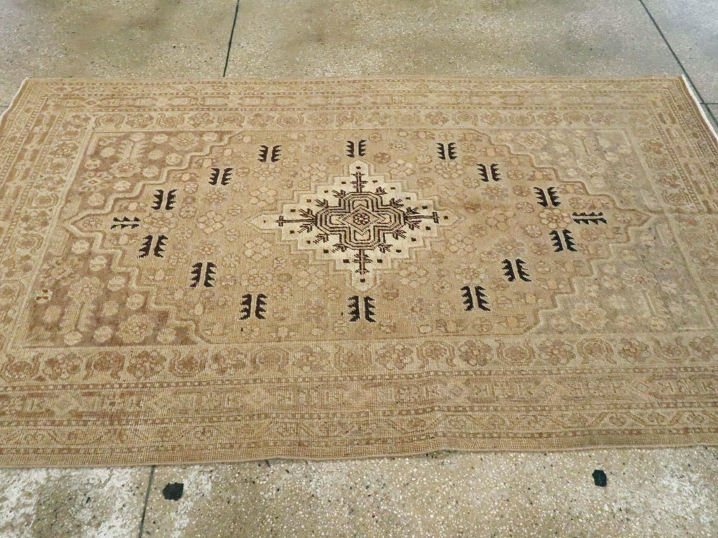 Vintage East Turkestan Khotan Rug, No.17659 - Galerie Shabab