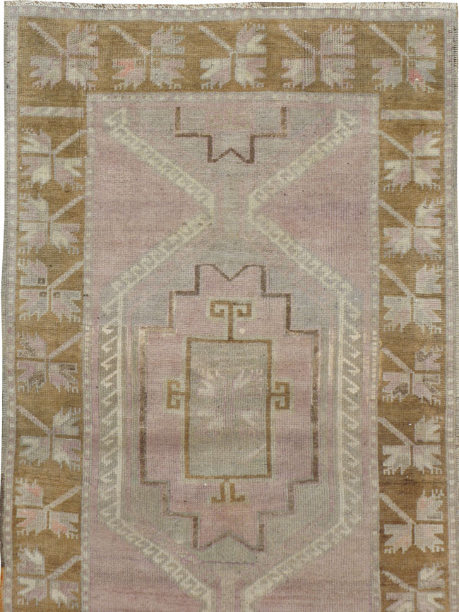 Vintage Oushak Runner, No.17680 - Galerie Shabab