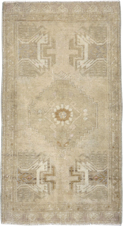 Antique Turkish Oushak Rug, No.17682 - Galerie Shabab