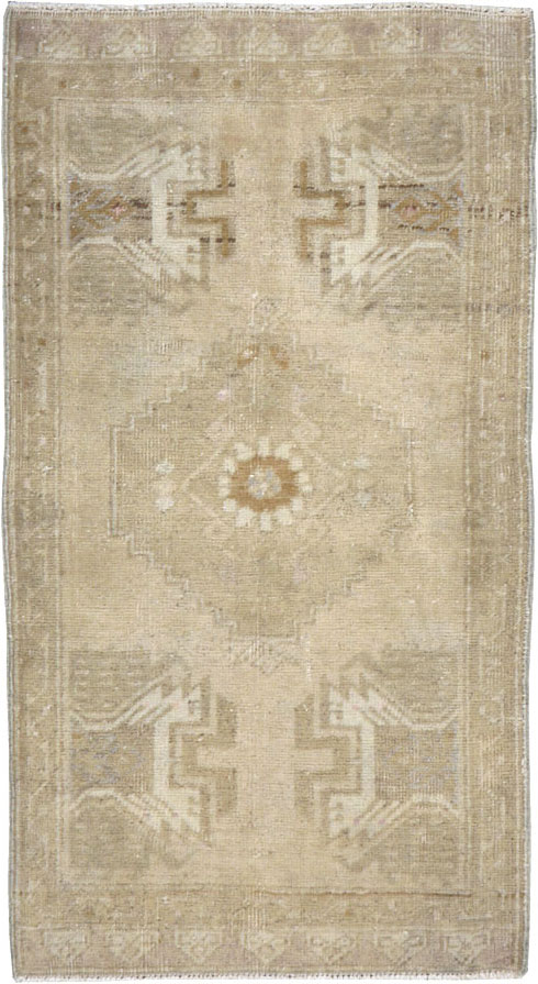 Antique Turkish Oushak Rug, No.17682 - Galerie Shabab