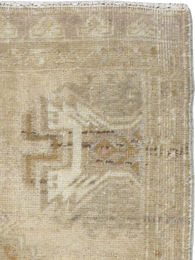 Antique Turkish Oushak Rug, No.17682 - Galerie Shabab