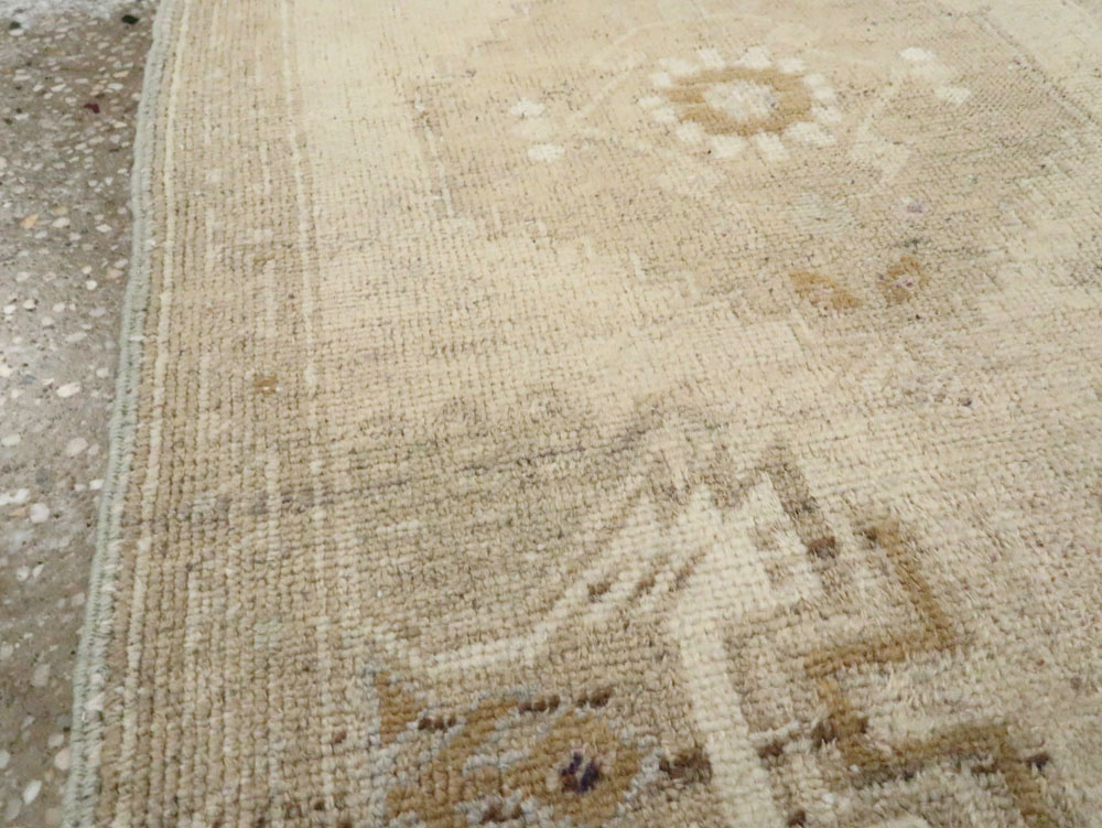 Antique Turkish Oushak Rug, No.17682 - Galerie Shabab