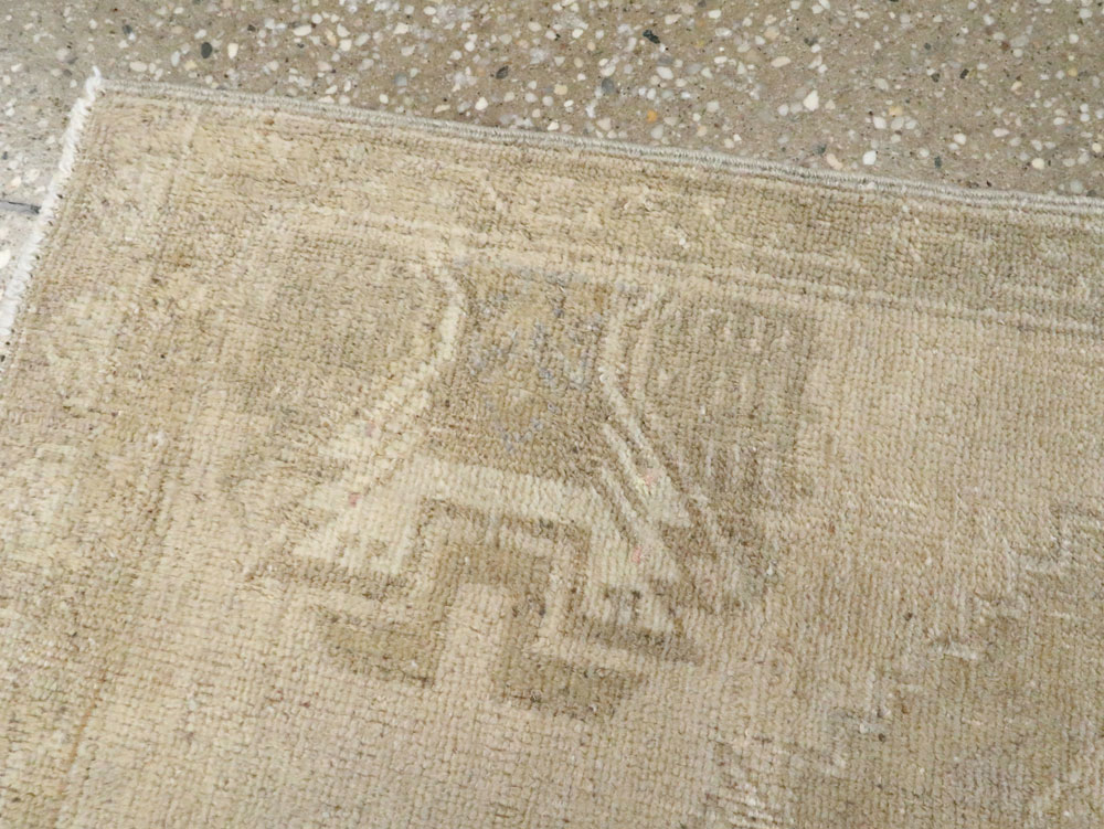 Antique Turkish Oushak Rug, No.17682 - Galerie Shabab