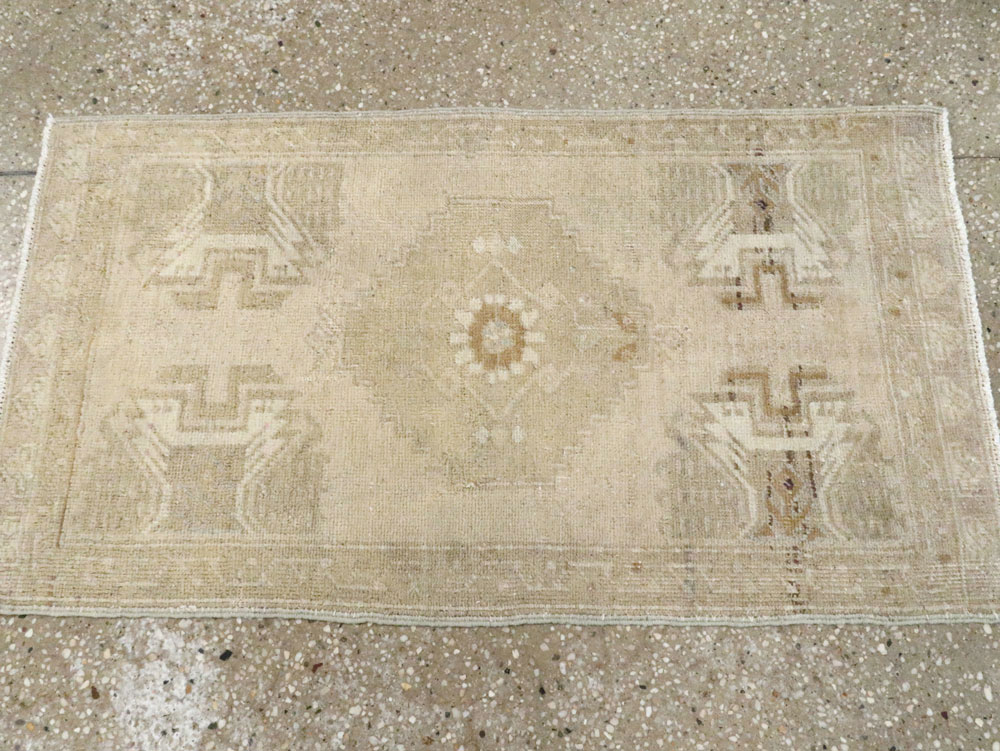 Antique Turkish Oushak Rug, No.17682 - Galerie Shabab