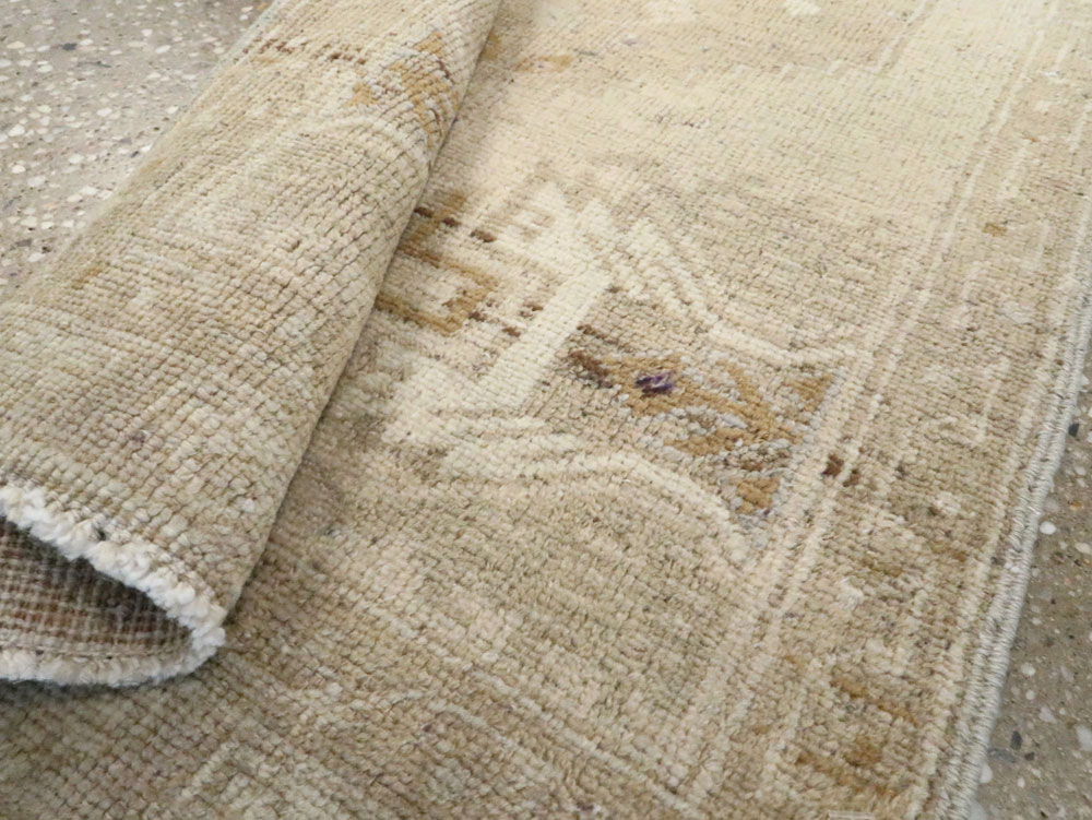 Antique Turkish Oushak Rug, No.17682 - Galerie Shabab