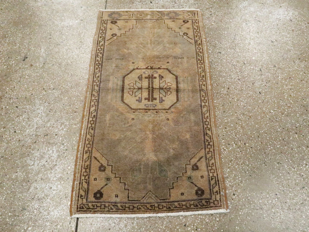 Vintage Turkish Oushak Rug, No.17687 - Galerie Shabab