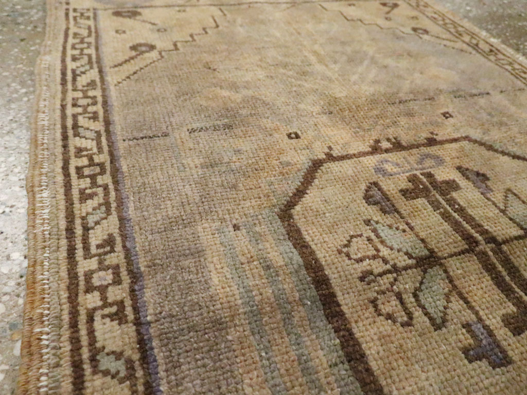 Vintage Turkish Oushak Rug, No.17687 - Galerie Shabab