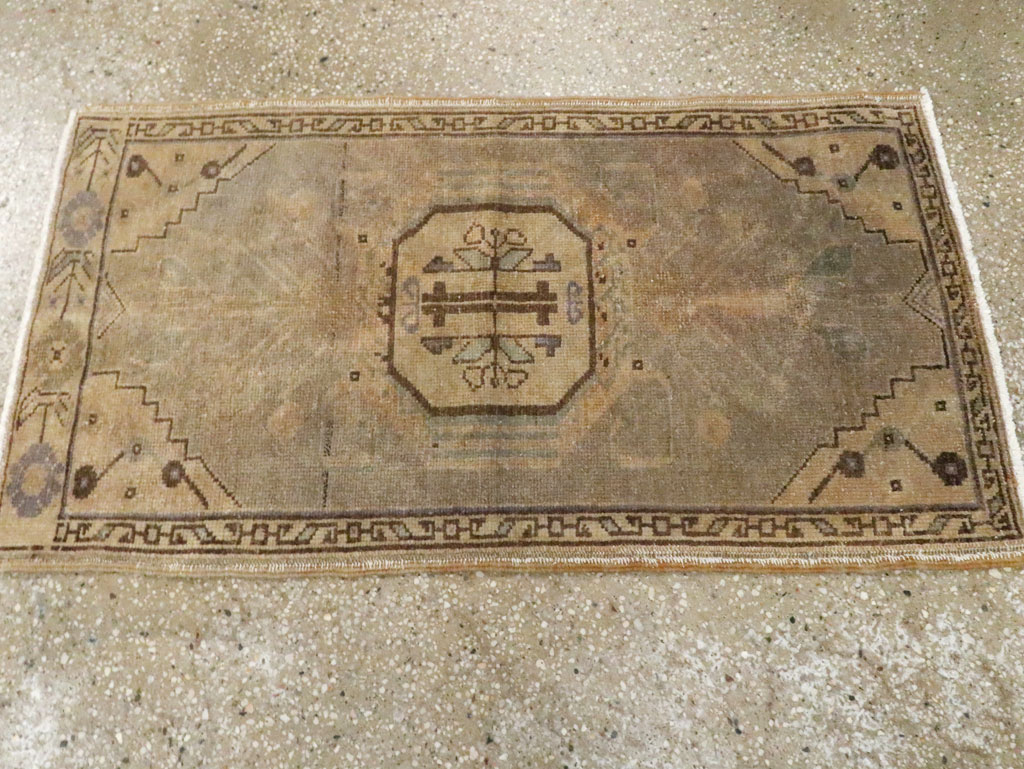 Vintage Turkish Oushak Rug, No.17687 - Galerie Shabab