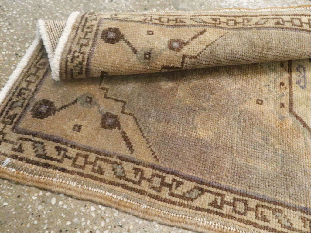 Vintage Turkish Oushak Rug, No.17687 - Galerie Shabab