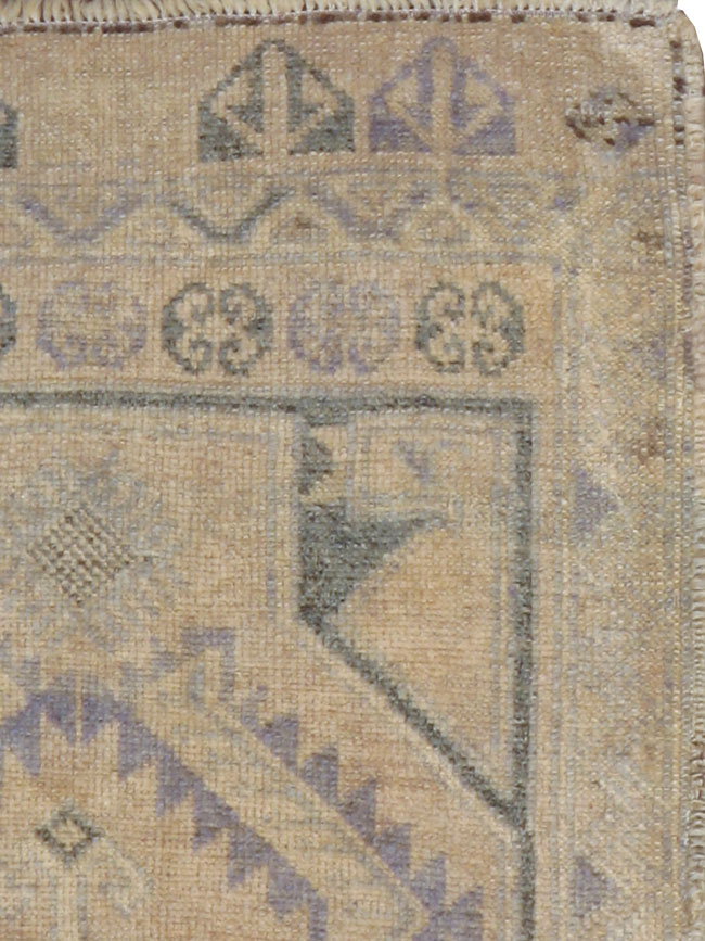 Antique Oushak Rug, No.17688 - Galerie Shabab