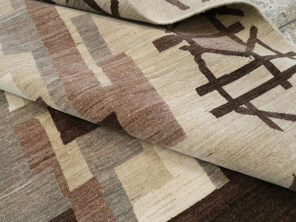 Modernist Persian Tabriz Carpet, No.17696 - Galerie Shabab