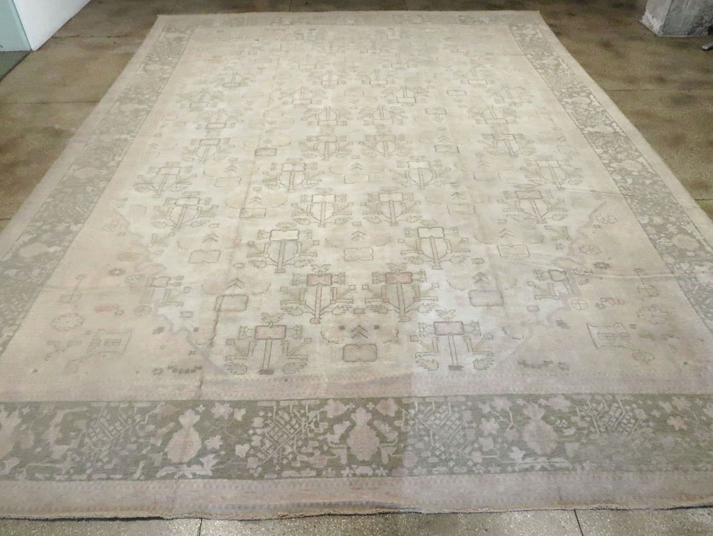 Antique Turkish Oushak Carpet, No.17710 - Galerie Shabab