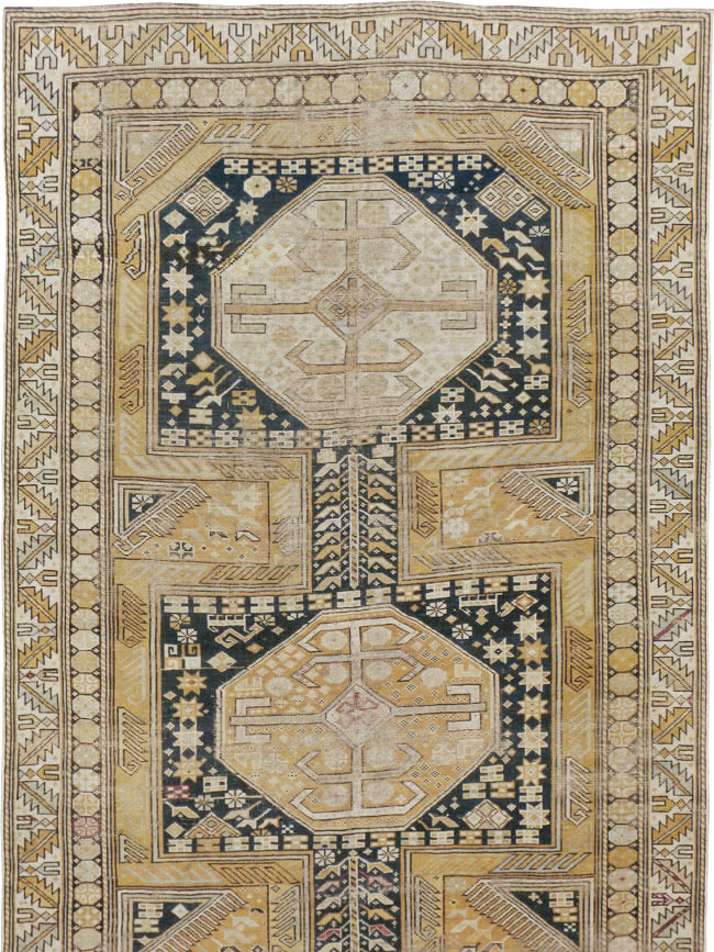 Antique Caucasian Shrivan Rug, No.17747 - Galerie Shabab
