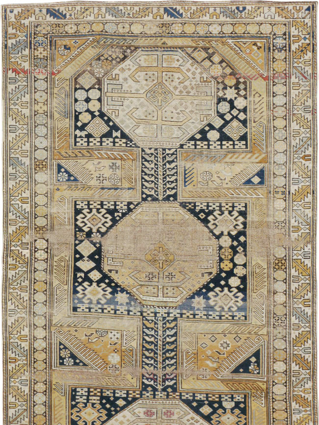 Antique Caucasian Shrivan Rug, No.17747 - Galerie Shabab