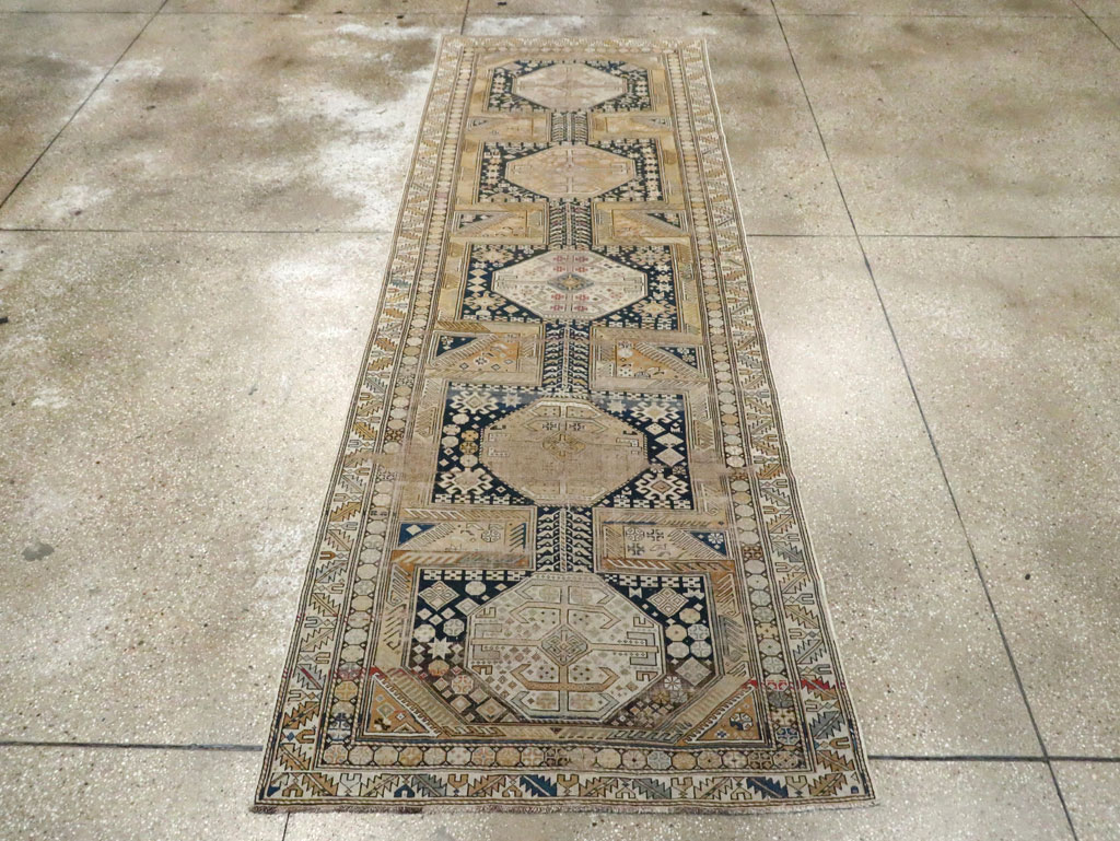 Antique Caucasian Shrivan Rug, No.17747 - Galerie Shabab
