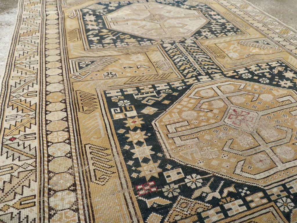 Antique Caucasian Shrivan Rug, No.17747 - Galerie Shabab