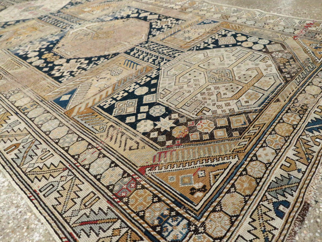 Antique Caucasian Shrivan Rug, No.17747 - Galerie Shabab