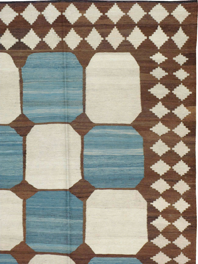 Modern Persian Kilim Room Size Rug, No.17825 - Galerie Shabab
