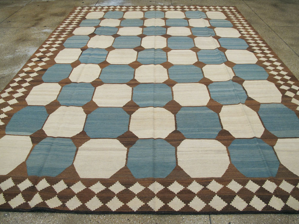 Modern Persian Kilim Room Size Rug, No.17825 - Galerie Shabab