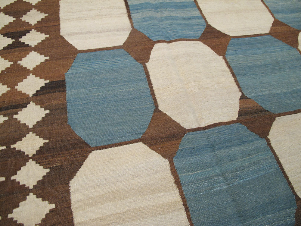 Modern Persian Kilim Room Size Rug, No.17825 - Galerie Shabab