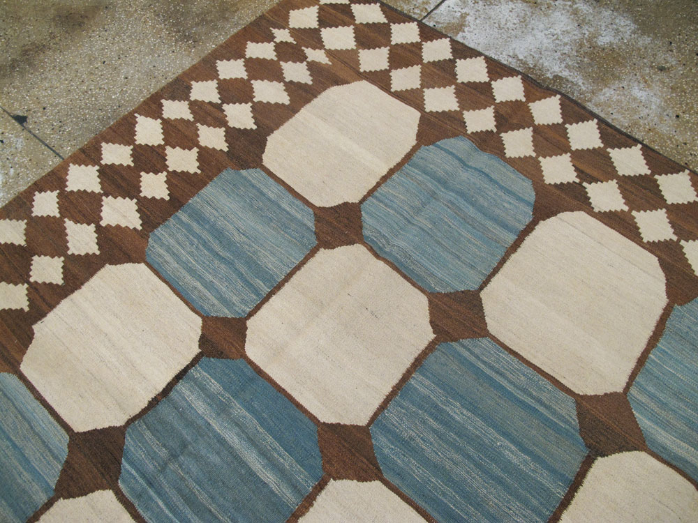 Modern Persian Kilim Room Size Rug, No.17825 - Galerie Shabab