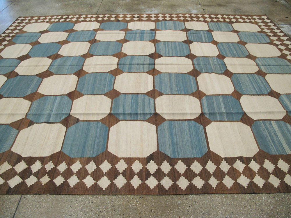 Modern Persian Kilim Room Size Rug, No.17825 - Galerie Shabab