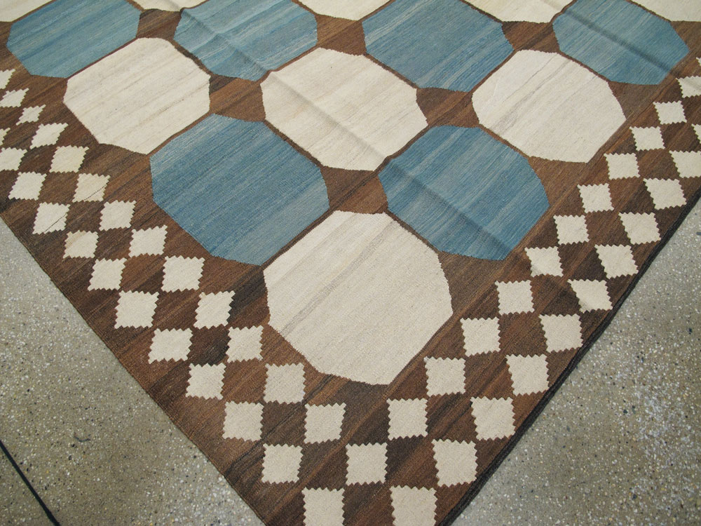 Modern Persian Kilim Room Size Rug, No.17825 - Galerie Shabab