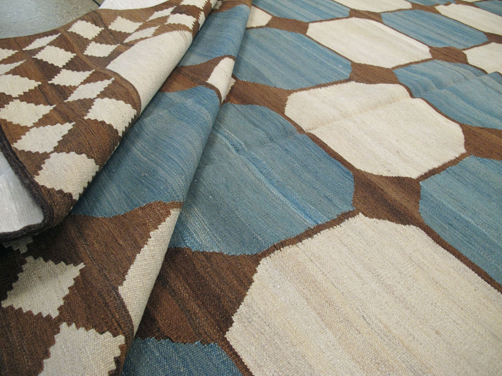 Modern Persian Kilim Room Size Rug, No.17825 - Galerie Shabab