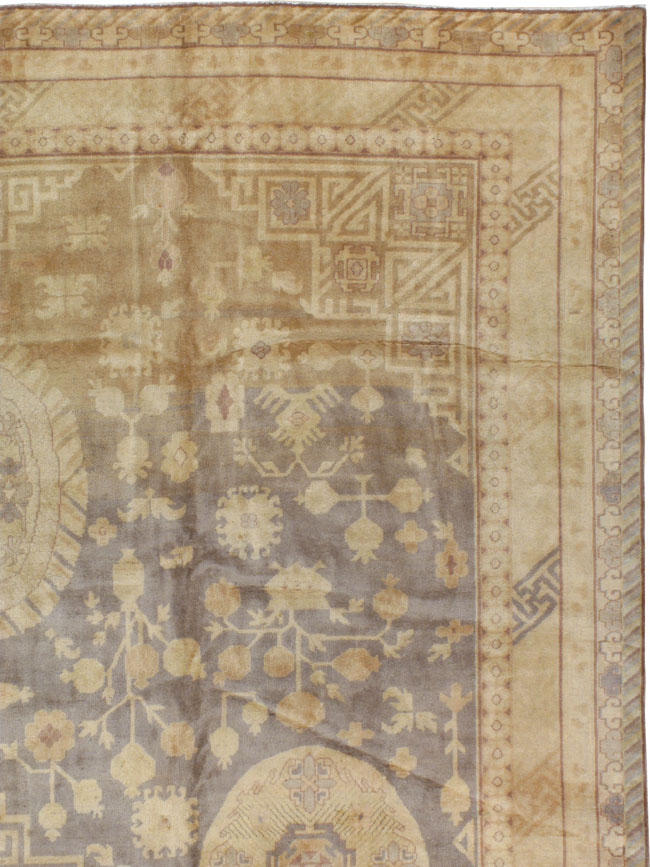 Vintage East Turkestan Khotan Carpet, No.17859 - Galerie Shabab